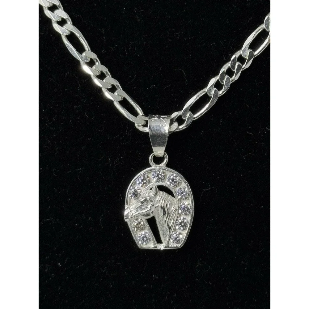 Cadena Tejido Fígaro Con Dije De Herradura Y Cabeza De Caballo - 20 Inch